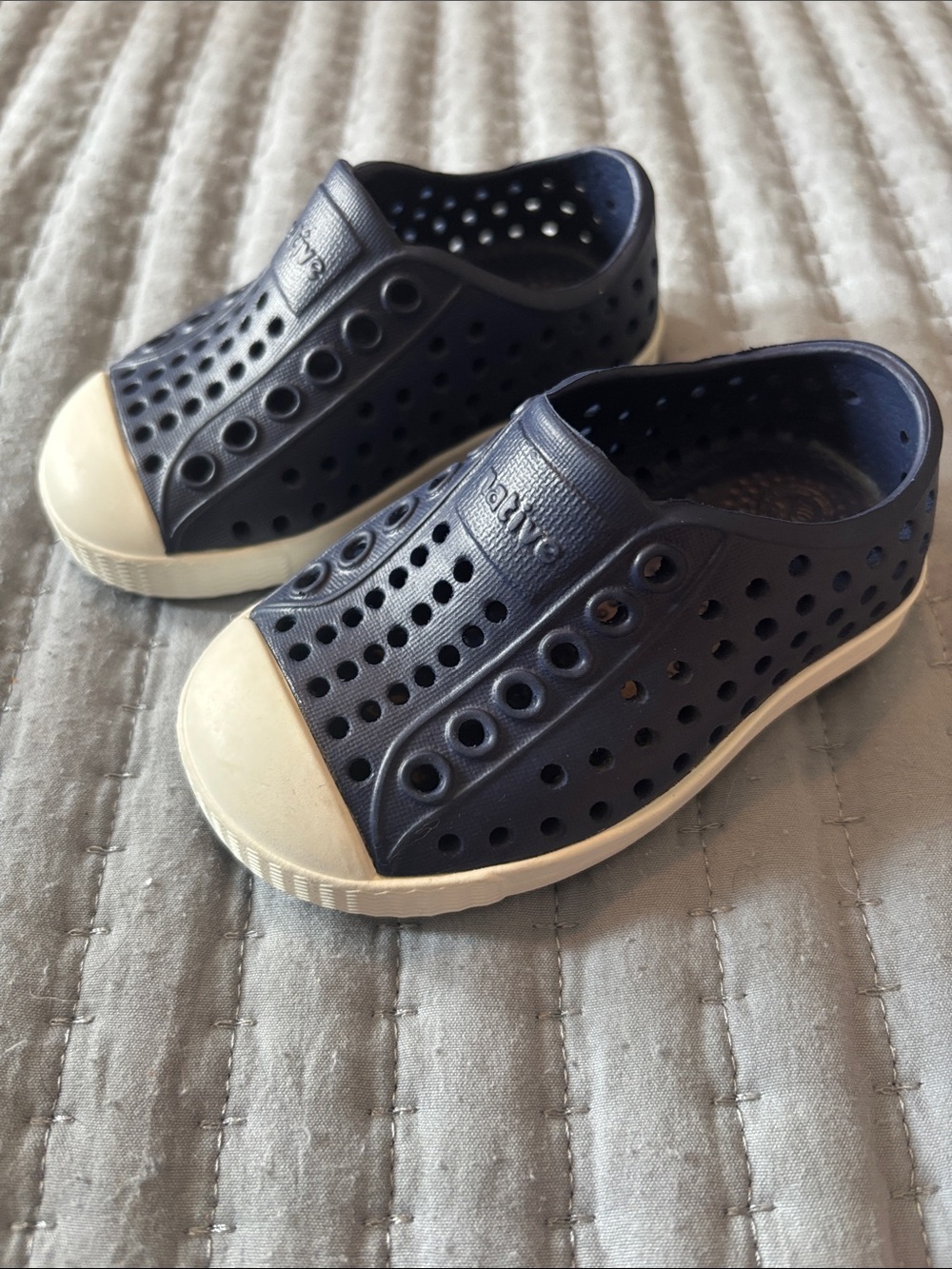 Native Jefferson Kids Navy Blue Slip-On Water Shoes Sneakers White Toe C4